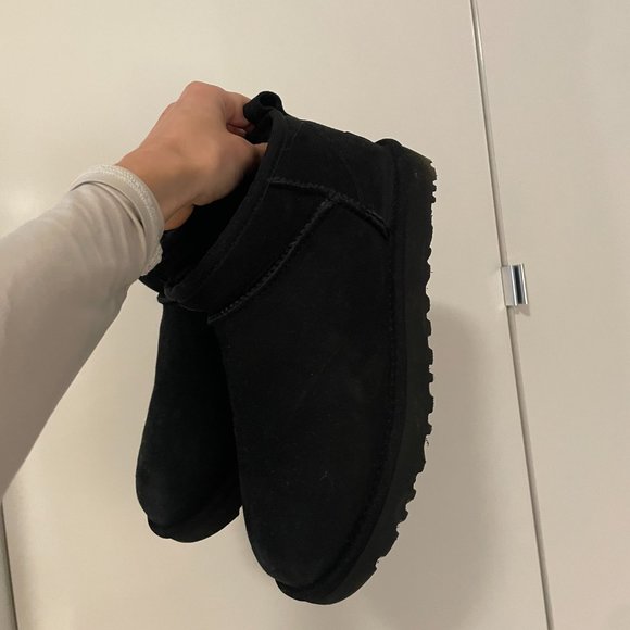 Classic Ultra Mini UGG Boot Black - Picture 2 of 3